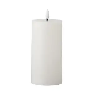 Hvidt, cylindrisk LED-lys med realistisk flammeformet top fra Bloomingville.