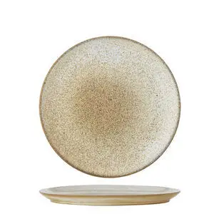 Rund tallerken med beige-brun plettet tekstur og let forhøjet midte. Flad kant ses fra siden.