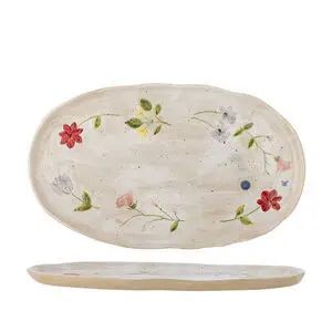 Oval serveringsfad i stentøj med flerfarvet blomstermønster og lav kant.