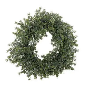 Rund krans af kunstige grønne blade med små blå bær-lignende accenter, efterligner enebær.