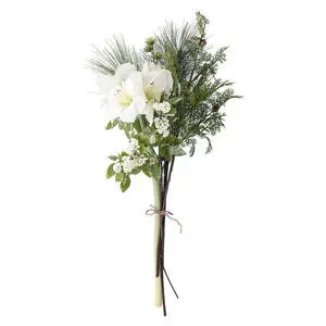 Buket af kunstige hvide blomster og grønt løv, bundet med en simpel snor.