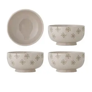 Fire visninger af rund skål i lys tone med snefnugmønster udenpå og glat indvendig overflade.