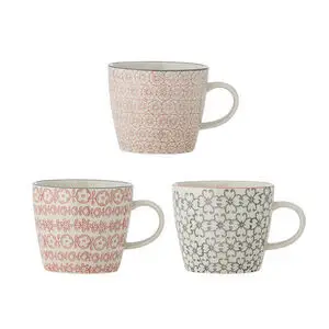 Tre krus med mønstre: to røde, et sort. Ensartet form og størrelse, hver med håndtag.