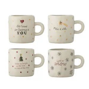 Fire keramikkopper med juledekorationer og tekster som "Let it snow" og "Make a wish".