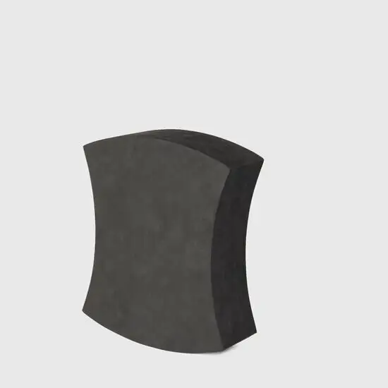 Kurvet sort og gråt produkt med unik form, uden synlig tekst eller mærkning.