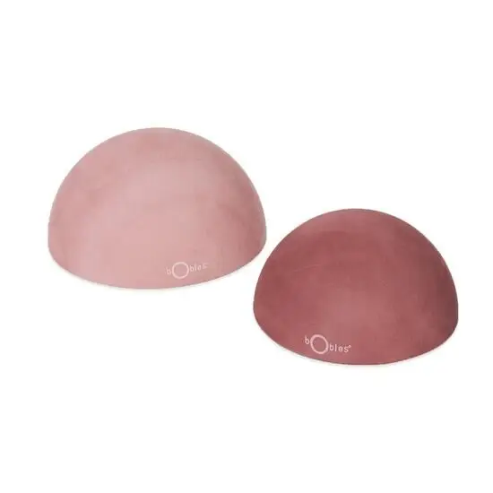 To halvcirkelformede objekter i lyse og mørke rosafarver med teksten "bObles" på siden.