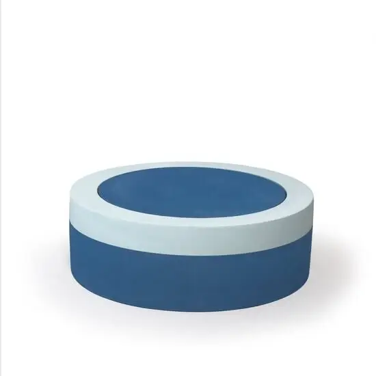 Cylindrisk blå tube med to nuancer. Anvendes til leg, fysisk aktivitet eller som siddeplads.