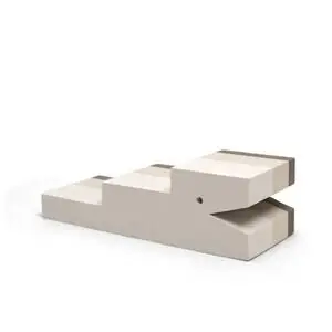 Sandgrå krokodilleformet legetøj med trin, designet til børns leg og motoriske udvikling.