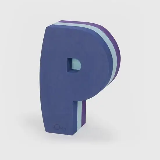 Produkt formet som "P" med lag i mørkeblå, lyseblå og lilla farver.