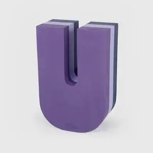 Bobles tumlebogstav formet som "U" med glat overflade og lagdelte lilla nuancer på siderne.