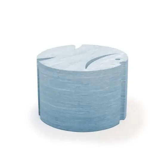 Rundt, lyseblåt børneprodukt formet som en fisk med mund- og finnelignende udskæringer.