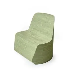 Grønt, buet børnemøbel med ryglæn, brugbart som stol eller trin.