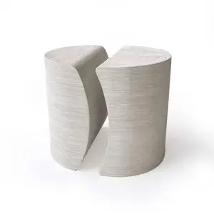 To grå, buede elementer fra "Bobles - Friends Smoke", velegnet til leg og motorisk udvikling.