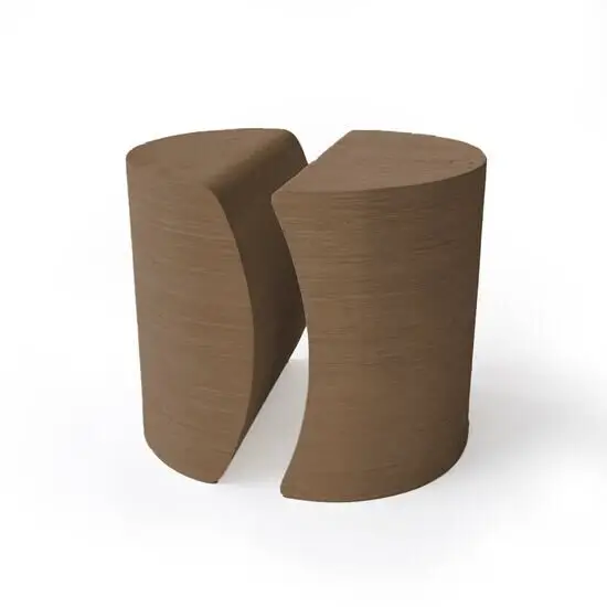 To brune, geometriske former med glatte overflader, designet til at stå sammen eller hver for sig.