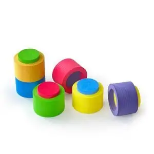 Flerfarvede, stabelbare cylindere i gul, blå, rød, grøn, lilla og orange. Egnet til børn.
