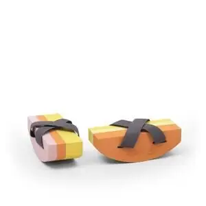 Farverige balancesko i gule, orange og pink nuancer med sorte stropper til balanceøvelser.