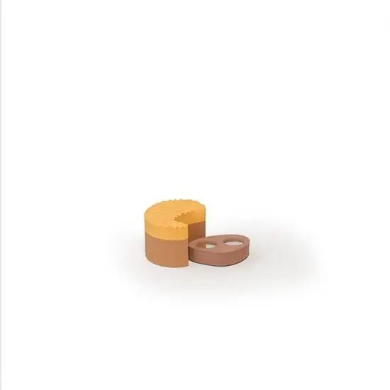To dele: en sennepsgul cylinder med bølget top og en brun cirkel med to huller.