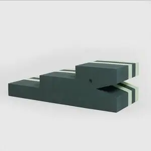 Legetøj formet som krokodille med trin og lyse striber, designet til børns leg og balanceøvelser.