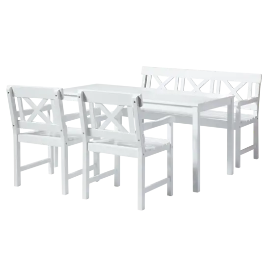 Hvidt havemøbelsæt med bord, bænk og to stole. X-formede rygstøtter og enkelt design.