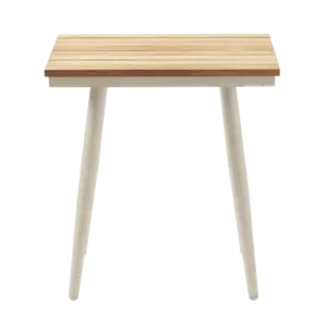 Moderne sidebord med trælister og sandgrå ben. Enkel og funktionel stil, perfekt til enhver indretning.
