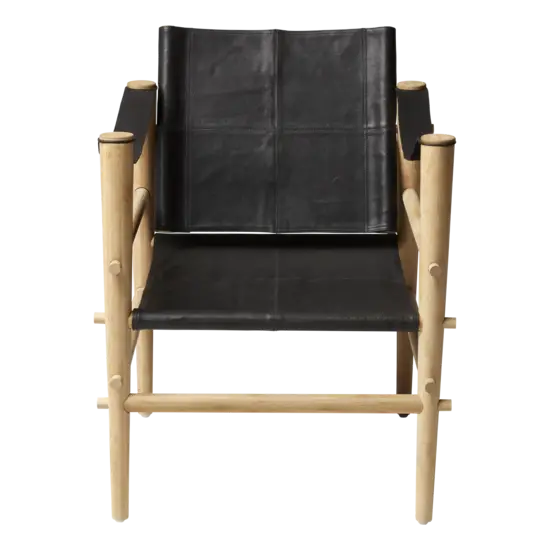 Stol med lys træramme, sort læder sæde og ryglæn. Minimalistisk design med cylindriske ben.