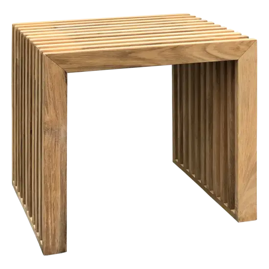Rektangulær skammel af teak med ribbet design og åbne lameller på alle sider.