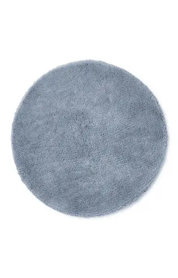 Rund bademåtte i havblå farve med blød, fyldig tekstur, diameter 75 cm.