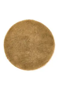 Rund badeværelsesmåtte i okker med fluffy, tekstureret overflade, 75 cm i diameter.