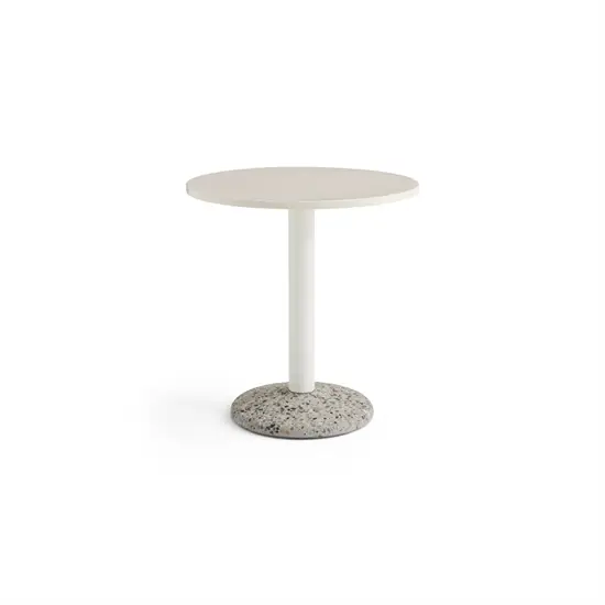 Rundt bord med varm hvid keramikoverflade og en plettet, rund base. Diameter 70 cm.