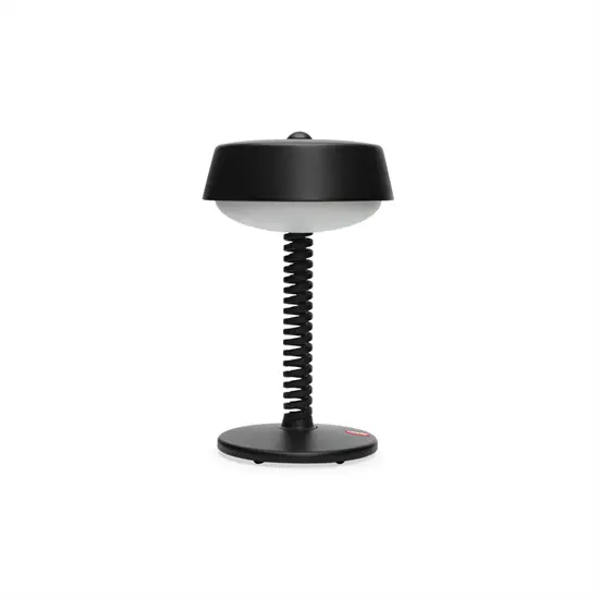 Bordlampe med rund fod, spiralformet hals og kuppelformet skærm i antracitfarve.