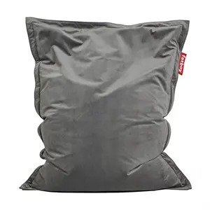 Fatboy Original Slim Velvet sækkestol i taupe grå med velourtekstur og rød Fatboy-logo på siden.