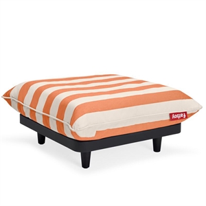 Fatboy Paletti Hocker med orange og creme striber, sort base og korte ben.