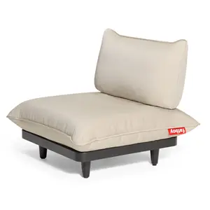 Beige modulær sædeenhed med sorte ben og rødt Fatboy-logo på siden.