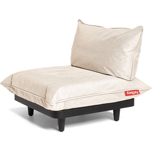 Modulær loungestol fra Fatboy i Sahara med lys polstring, sorte ben og rød Fatboy-logo.