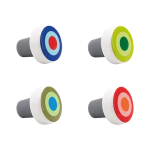 Sæt af fire flaskeforseglinger med cirkulære design og forskellige farvekombinationer på toppen.