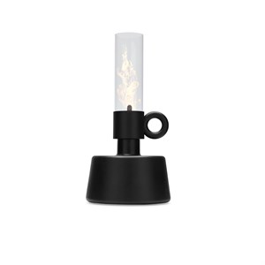 Olie lampe med gennemsigtigt flammehus og robust sort base, der giver stabilitet.