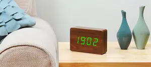 Gingko - Brick Click Clock Walnut / Green LED