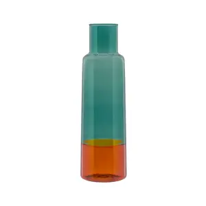 Flaskekøler i cylindrisk form med grøn top og orange bund, elegant og moderne design.