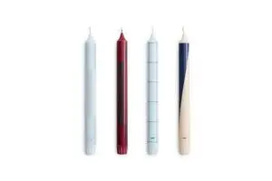 Sæt af fire lys: lyseblå, bordeaux med mønster, hvidt med blåt gitter, beige med blåt.