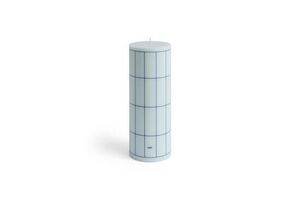 Lyseblå søjleformet stearinlys med blå gittermønster. Minimalistisk og moderne design.
