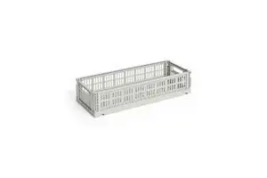 Grå, rektangulær kasse med åbent design, ideel til stabling og opbevaring.