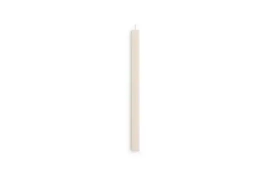Slank, høj kvadratisk lys i æggeskal farve. Minimalistisk og elegant design.
