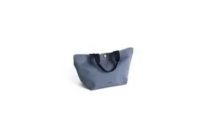 Stålblå mini tote bag med cirkulær detalje og "HAY" mærkenavn på forsiden.