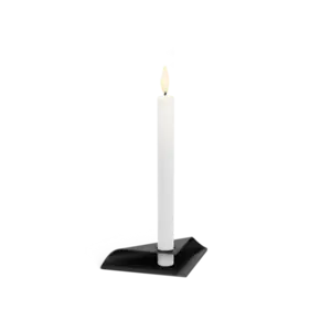 Sort lysestage med firkantet base og tændt hvidt lys, minimalistisk design.