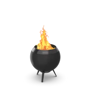 Rund sort ildkurv med flammer, lav trebenet stand, "höfats" logo på siden. Designet til udendørs brug.