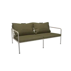To-personers sofa med grønne puder og hvid ramme.