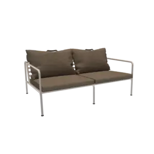 Toseater sofa med hvidt stel og askefarvede puder, minimalistisk og moderne design.