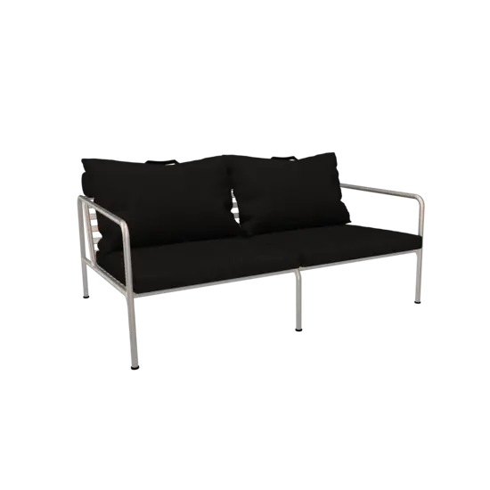 To-personers sofa med mørkegrå puder og muted hvidt stel, minimalistisk design.