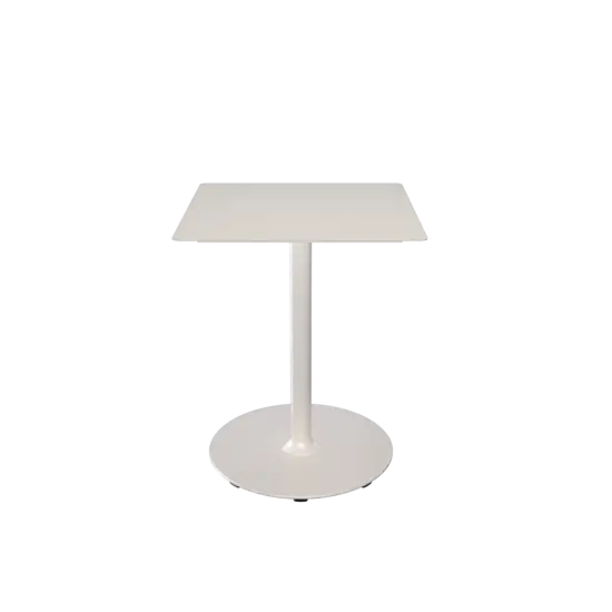 Hvidt cafébord med firkantet top og rund fod. Minimalistisk design, 600x600 mm.