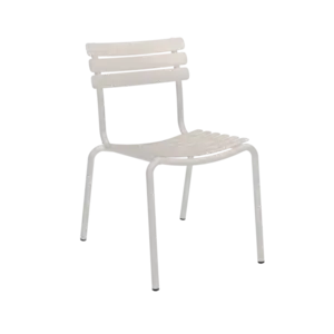 Hvid spisebordsstol uden armlæn, minimalistisk design, buet ryg og sæde, slanke ben.